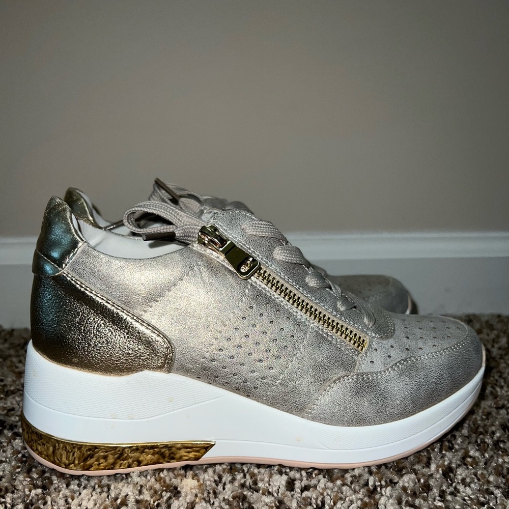 Renato Garini Italy size 36 (6 in US) only worn once